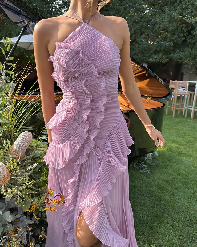 Zeraphine | Maxikleid Rüschen Plissee Rückenfrei
