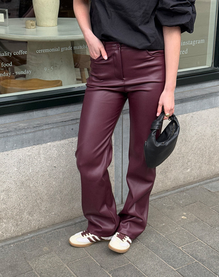 Zenvira | Straight Leg Hose High Waist