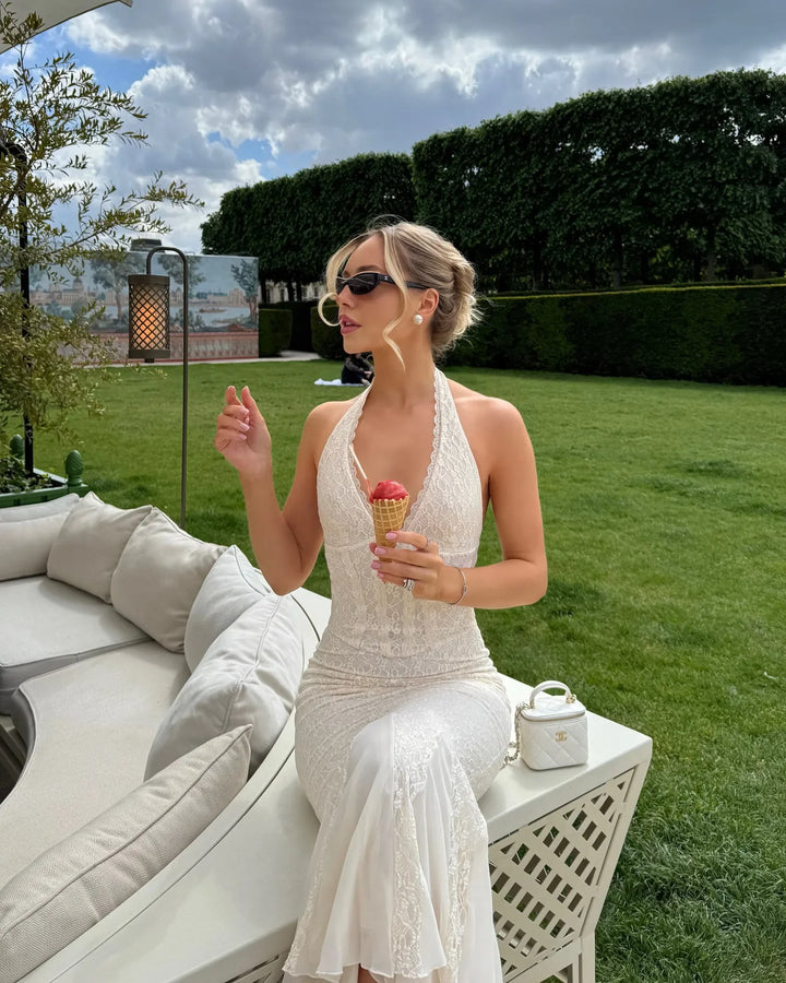 Elena | Elegantes Spitzen Maxikleid Halterneck rückenfrei mit Schlitz