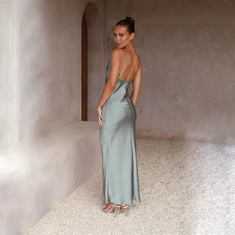 Elvira | Maxikleid Satin rückenfrei Schlitz figurbetont