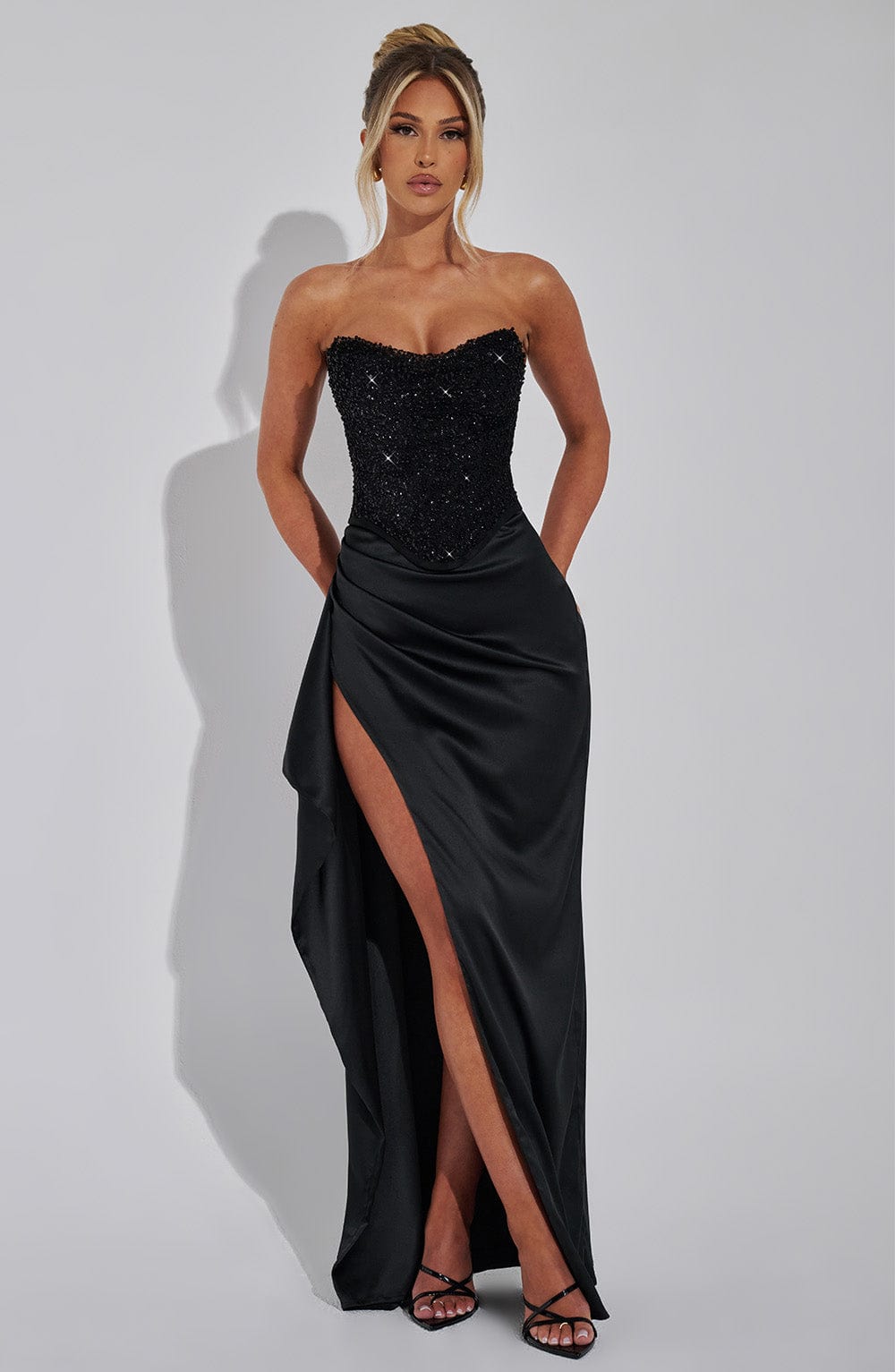 Dagny | Abendkleid Maxikleid Korsett Perlen Schlitz Satin