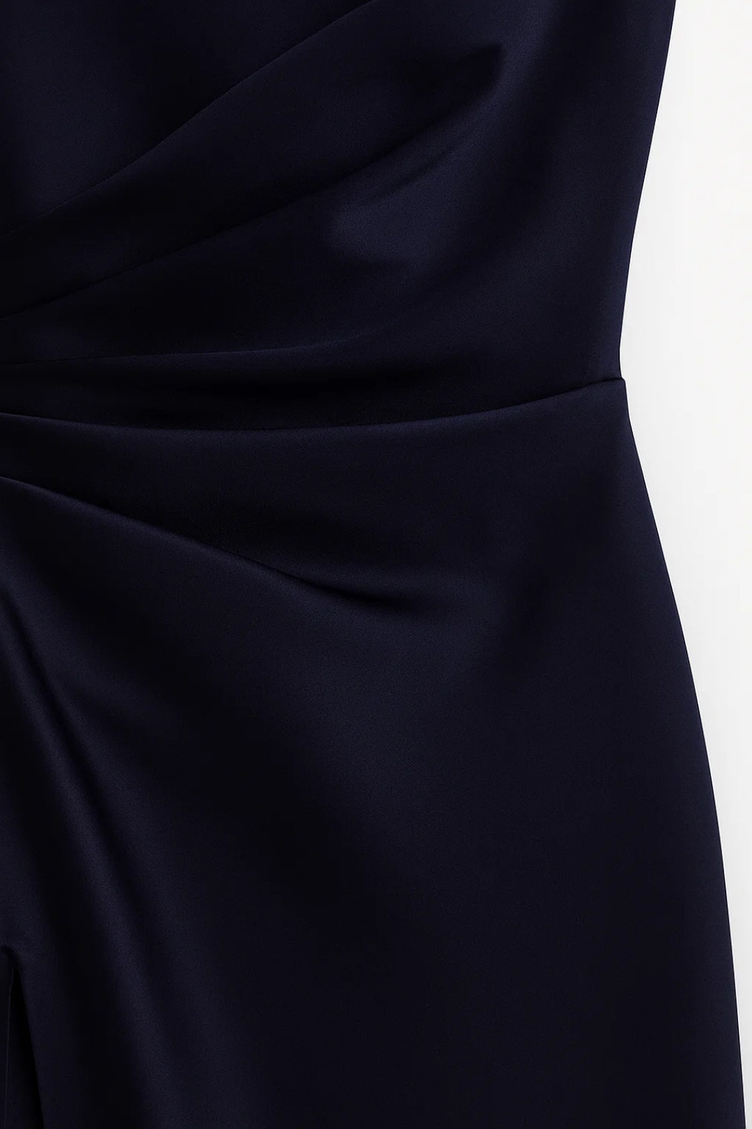 Velaris | One Shoulder Maxikleid mit hohem Schlitz