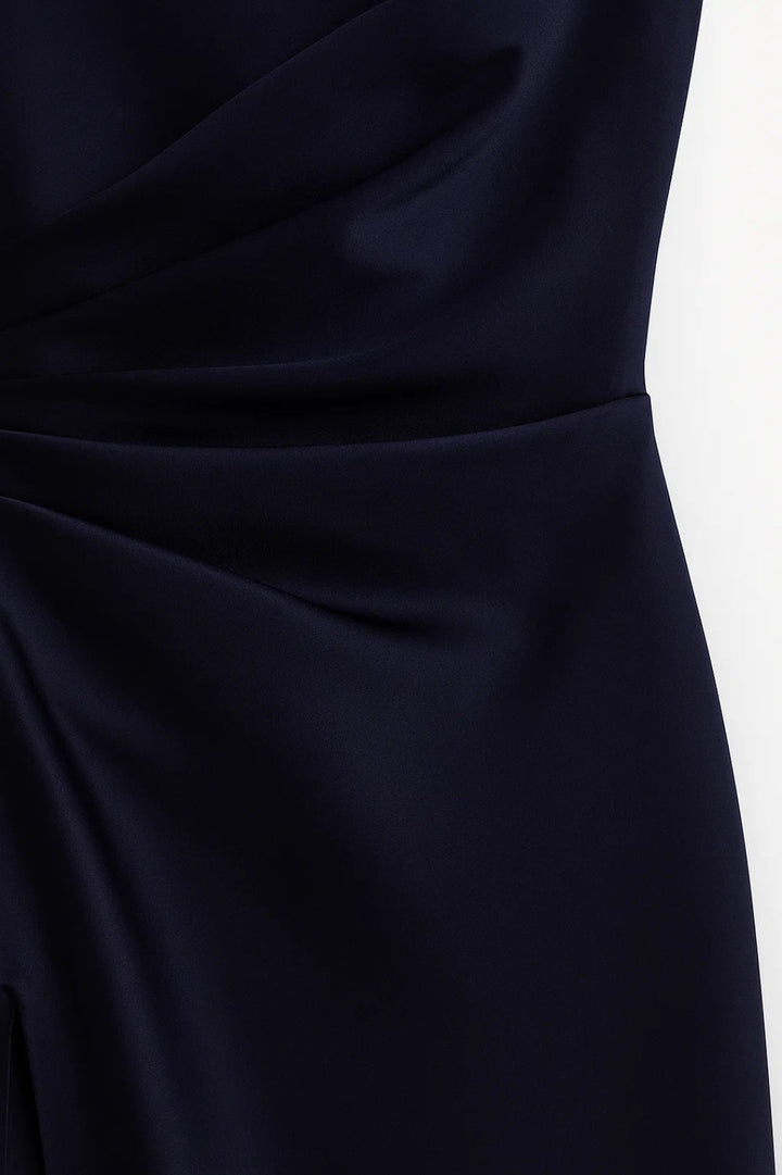Velaris | One Shoulder Maxikleid mit hohem Schlitz