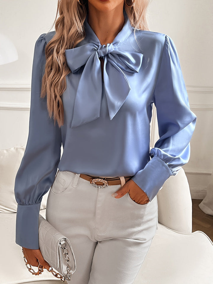 Lina | Satin Bluse mit Schleifenkragen Volant Ärmel